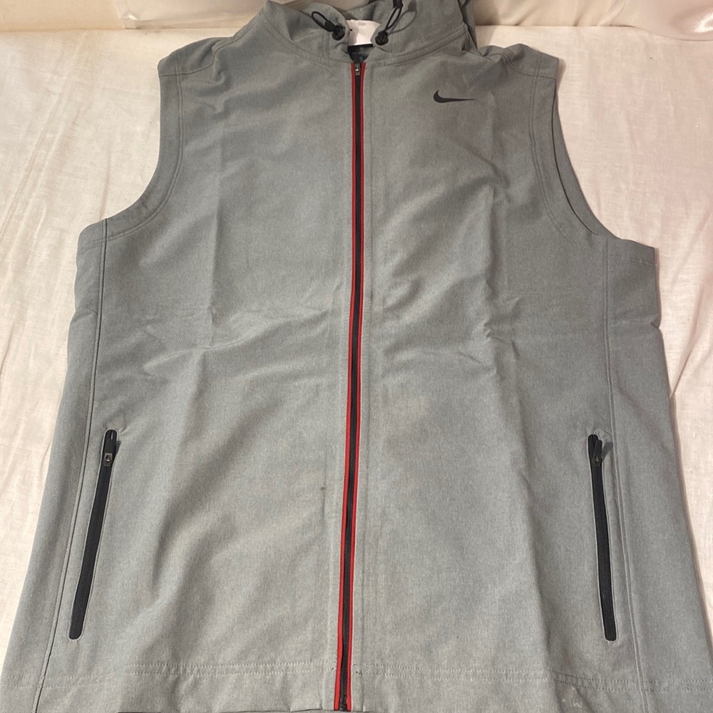 NIKE men’s grey color sleeveless jacket used